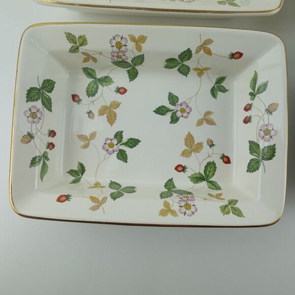 Wedgwood Wild Strawberry Oven To Table Hors d'Oeuvre Dishes 4 Piece Set - Picture 3 of 10